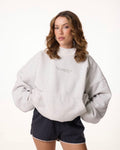 Femme portant le hoodie gris « Toute va être correct » Ok Bye, vue de face